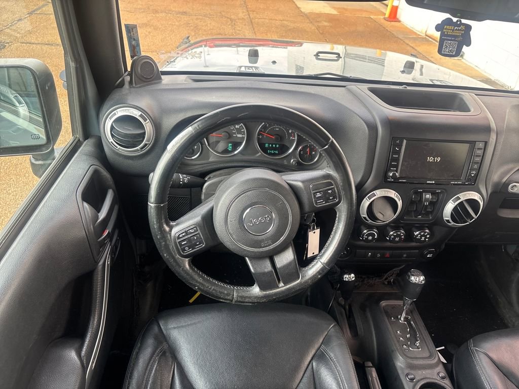 Used 2014 Jeep Wrangler Unlimited Sahara w/ Dual Top Group image 4