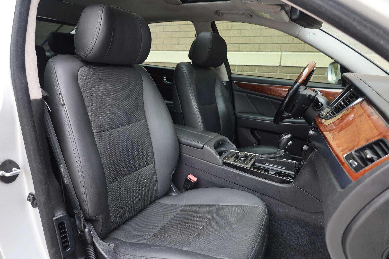 Used 2015 Hyundai Equus Signature RWD image 28