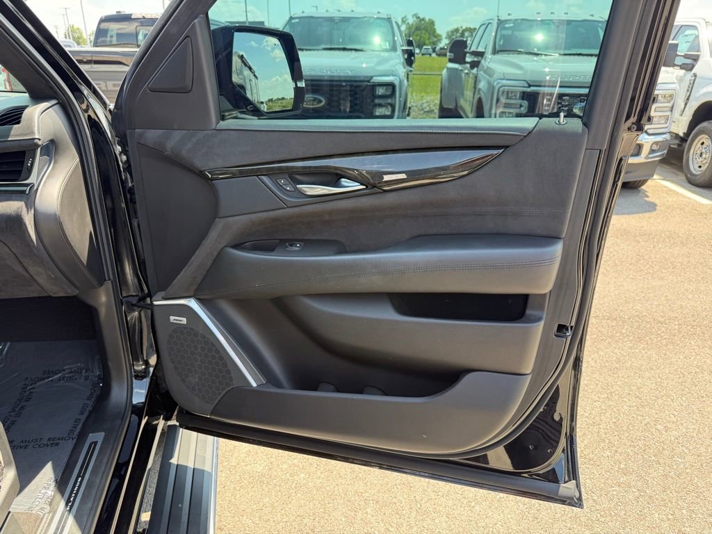 Used 2020 Cadillac Escalade Platinum AWD/4WD image 22