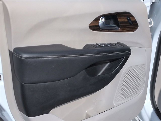 Certified 2023 Chrysler Pacifica Limited image 15