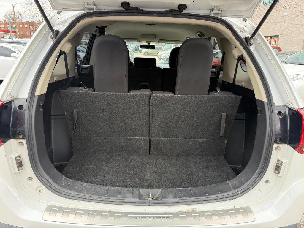 Used 2016 Mitsubishi Outlander SE image 9