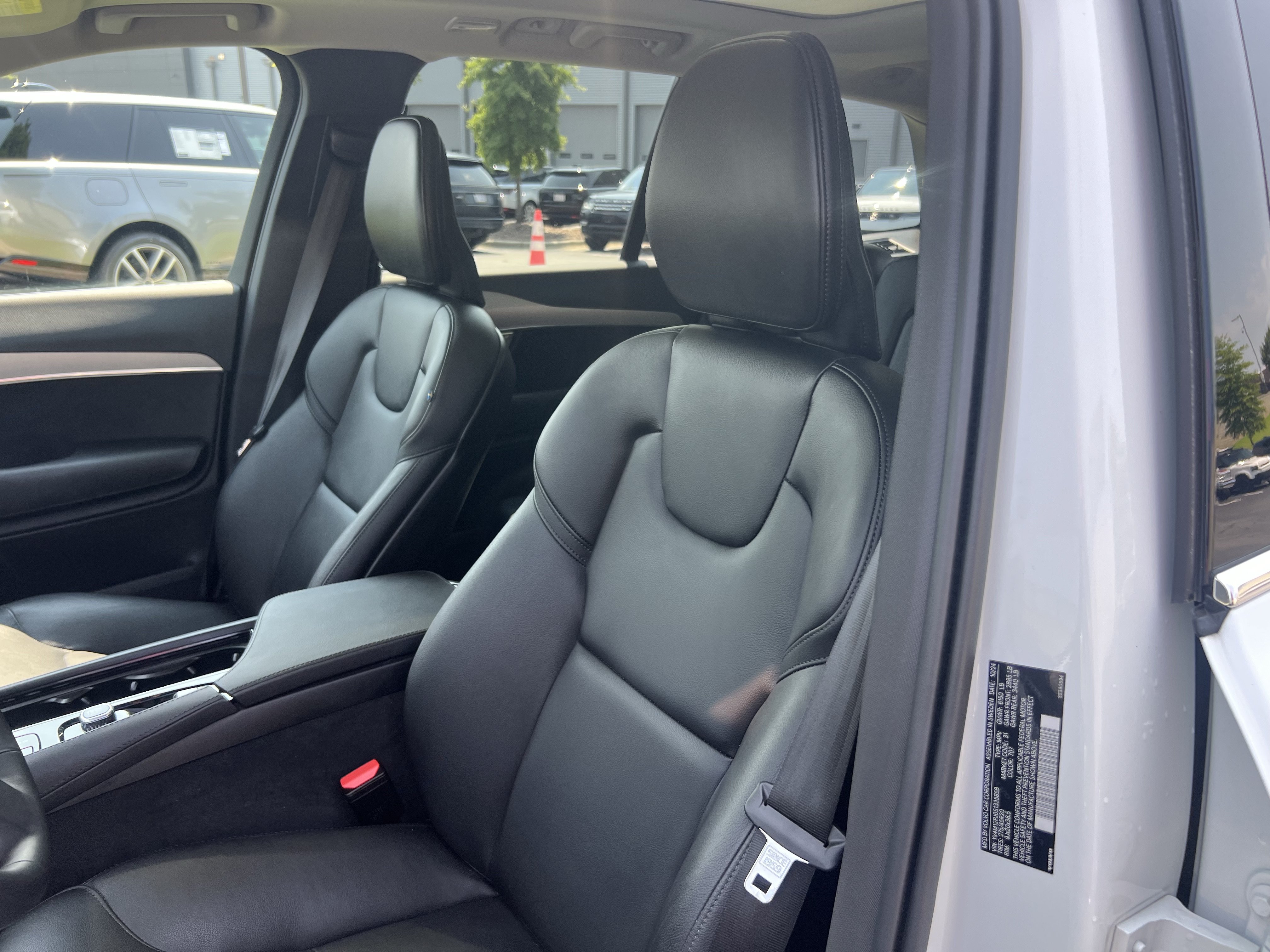 Used 2025 Volvo XC90 B5 Core AWD/4WD image 17