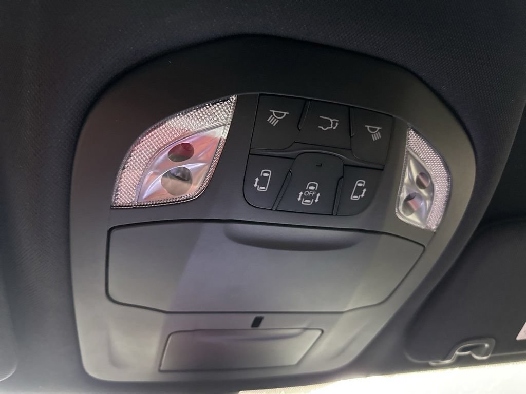 New 2027 Chrysler Pacifica Select FWD image 42