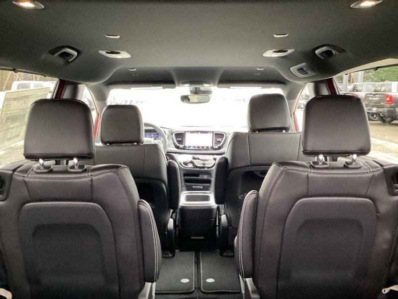 New 2026 Chrysler Pacifica Select image 16