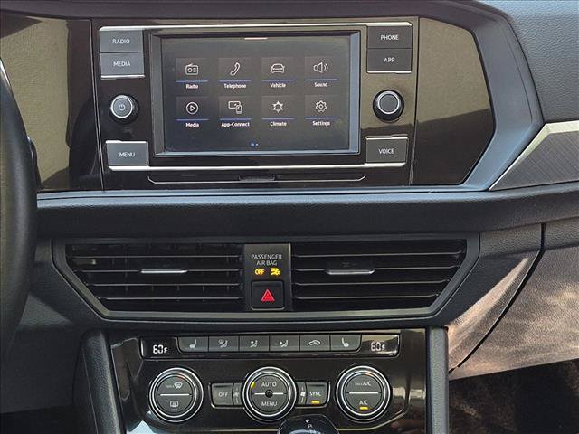 Used 2024 Volkswagen Jetta SE FWD image 14
