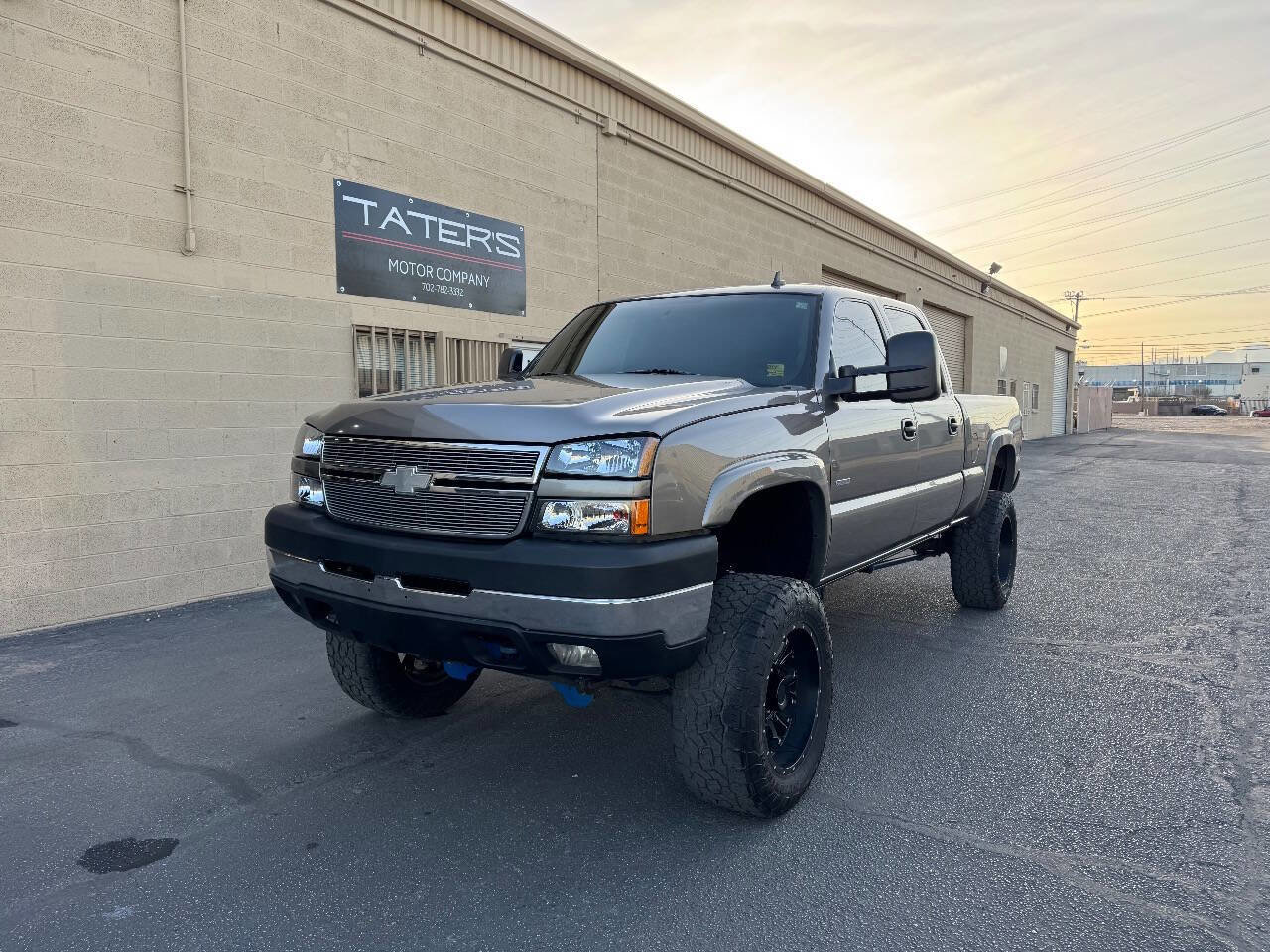 Used 2006 Chevrolet Silverado 2500 LT w/ Heavy-Duty Power Package image 2