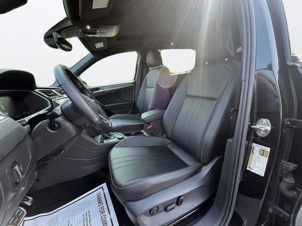 Certified 2024 Volkswagen Tiguan SE R-Line AWD/4WD image 12