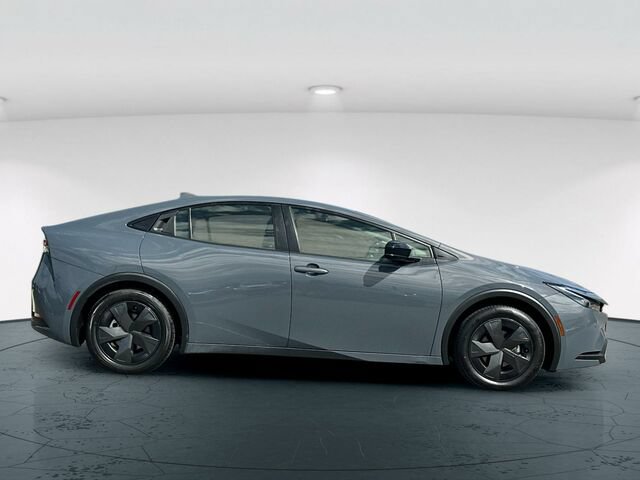 Used 2024 Toyota Prius LE FWD image 7