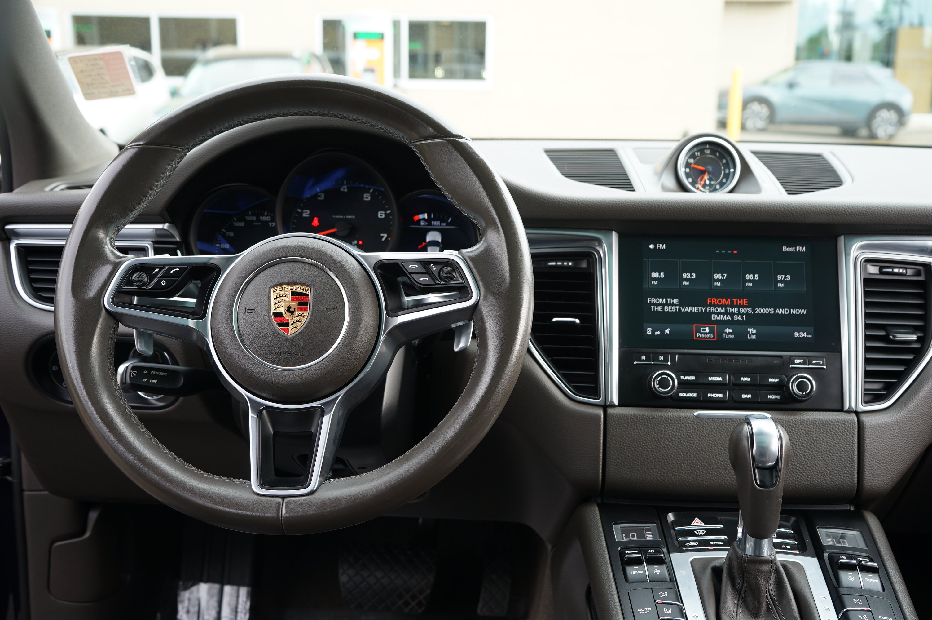 Used 2017 Porsche Macan AWD/4WD image 28
