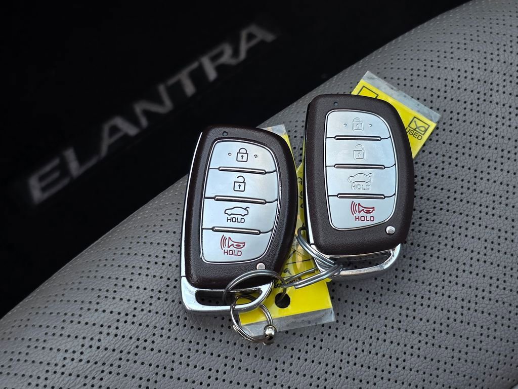 Used 2017 Hyundai Elantra Limited w/ Limited Tech Package 04 image 36