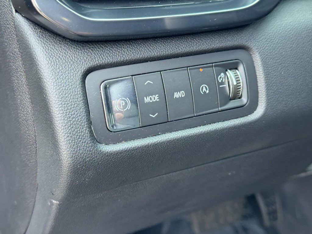 Used 2025 GMC Acadia AT4 w/ Luxury Package AWD/4WD image 18