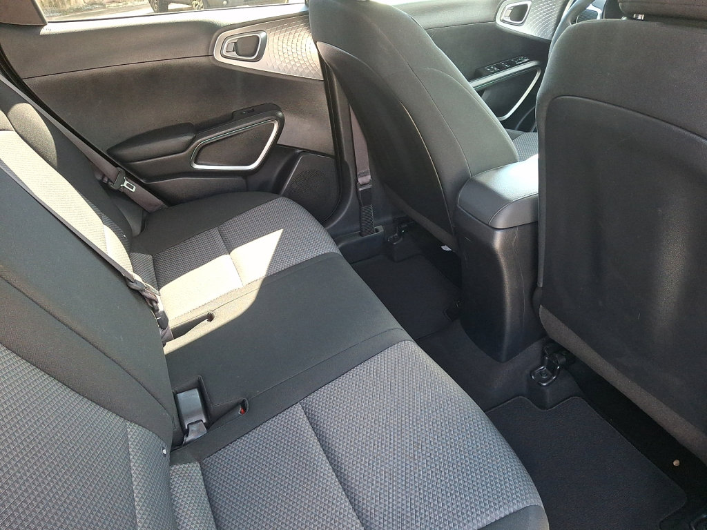 Used 2024 Kia Soul LX w/ Option Group 015 FWD image 21