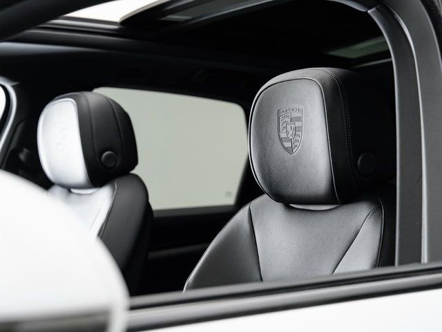 Certified 2025 Porsche Cayenne image 10