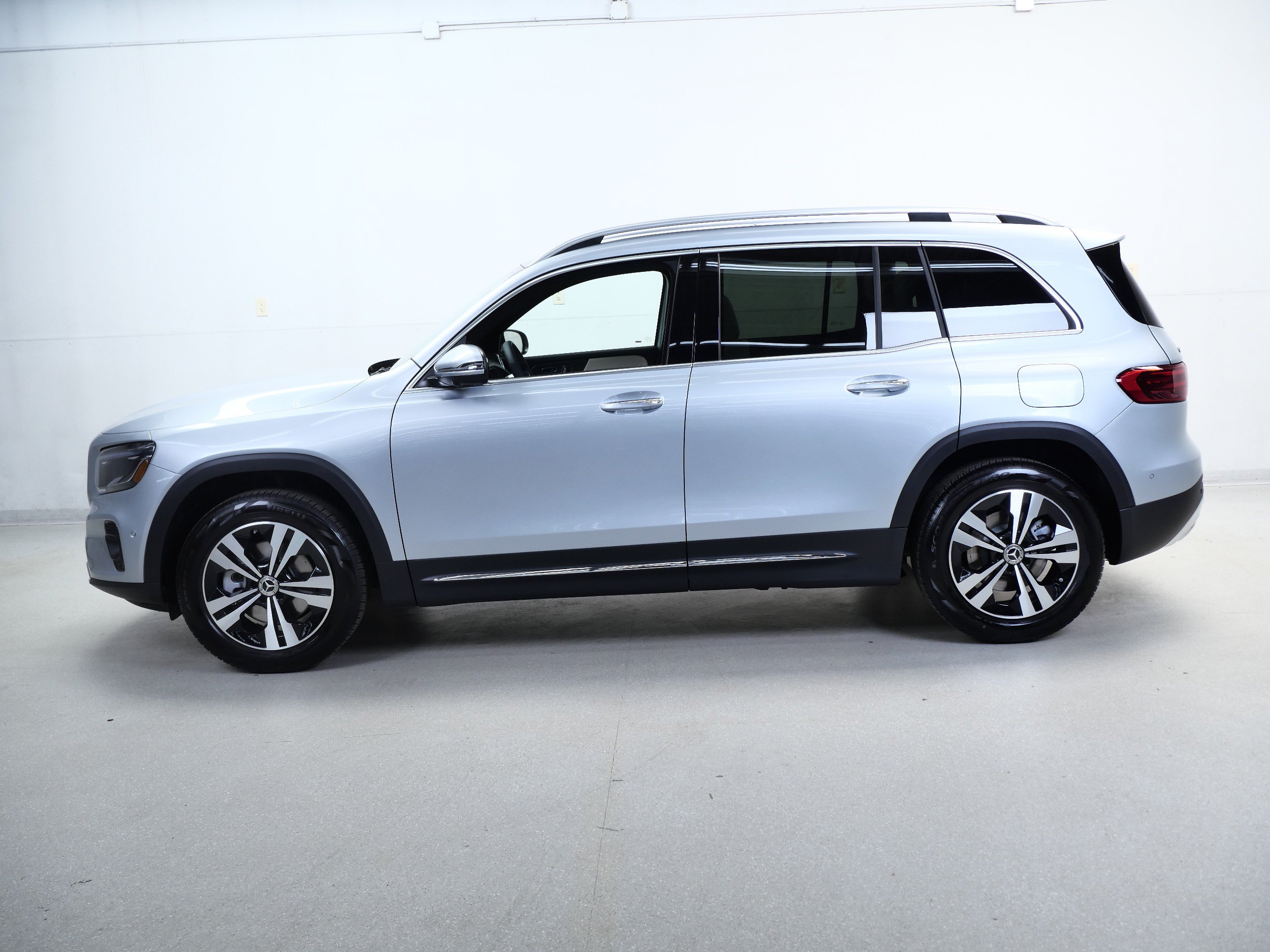 New 2026 Mercedes-Benz GLB 250 4MATIC image 5