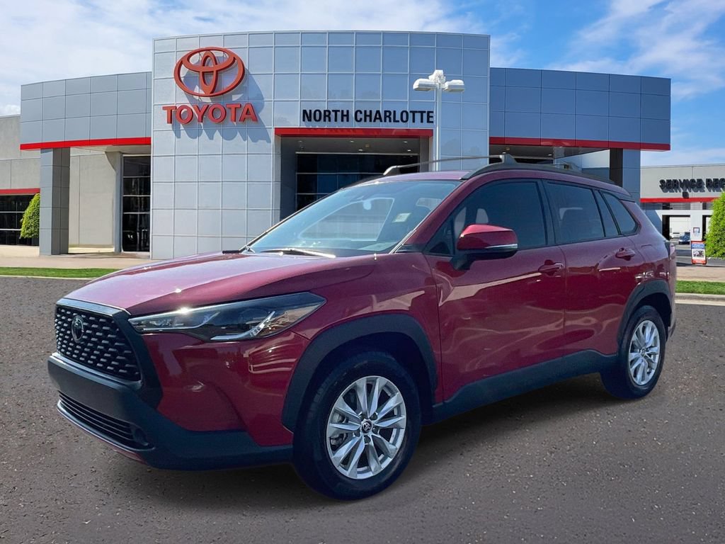 Used 2022 Toyota Corolla Cross LE AWD/4WD image 5