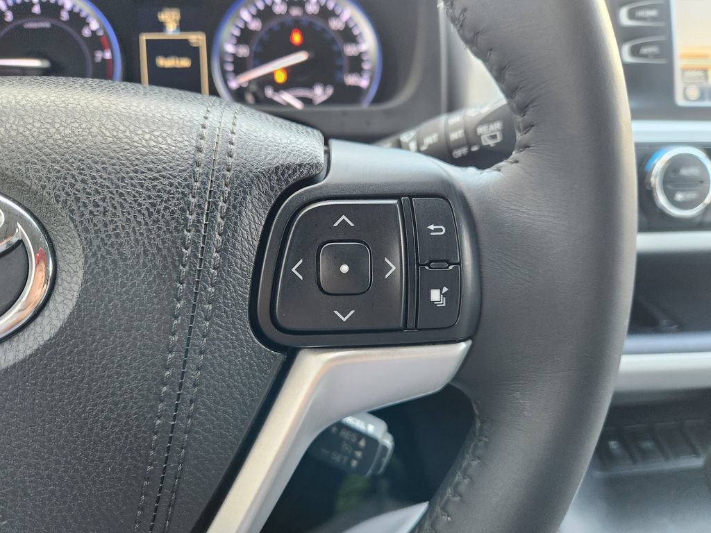 Used 2016 Toyota Highlander XLE FWD image 29