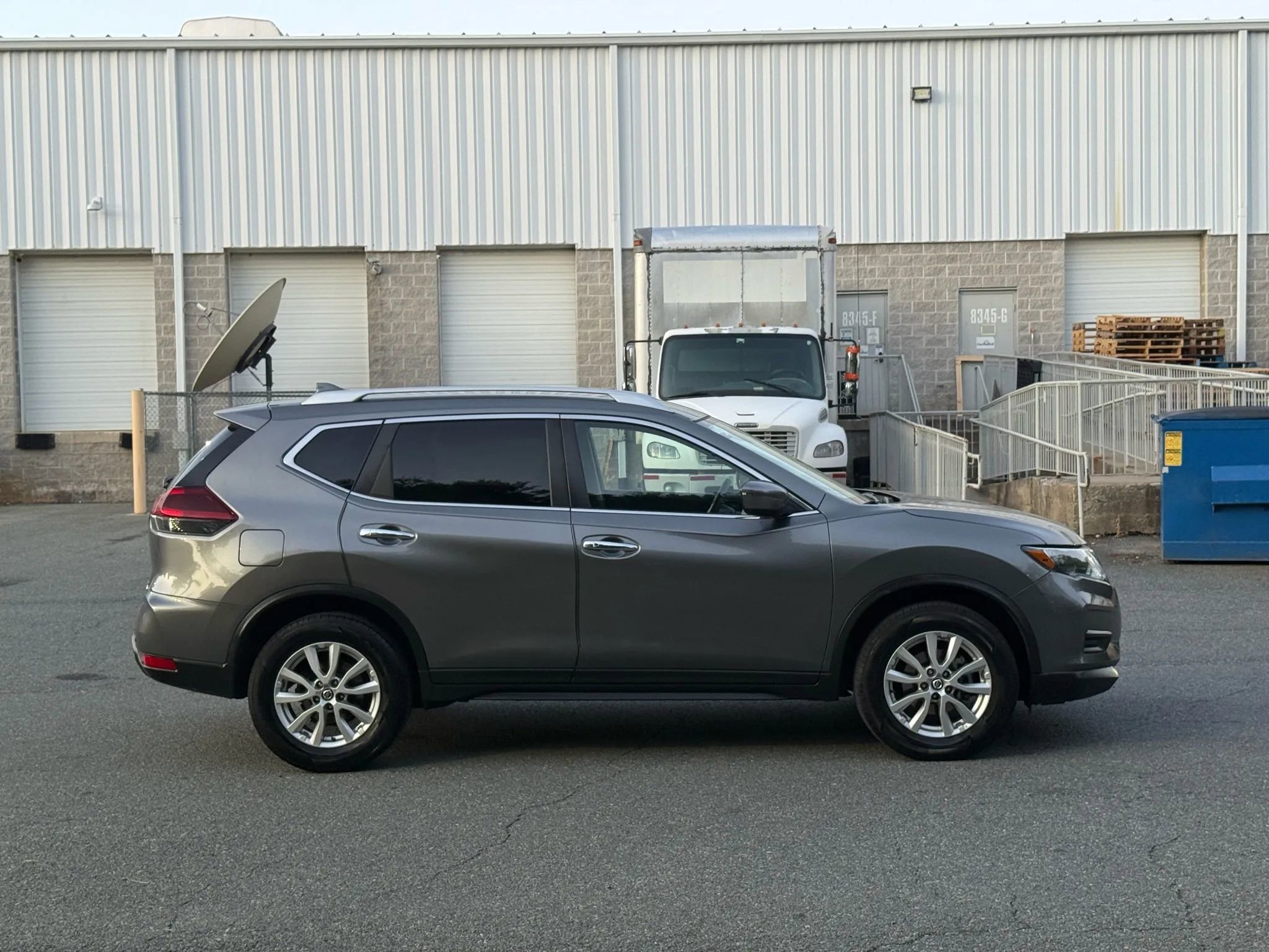 Used 2020 Nissan Rogue SV image 13