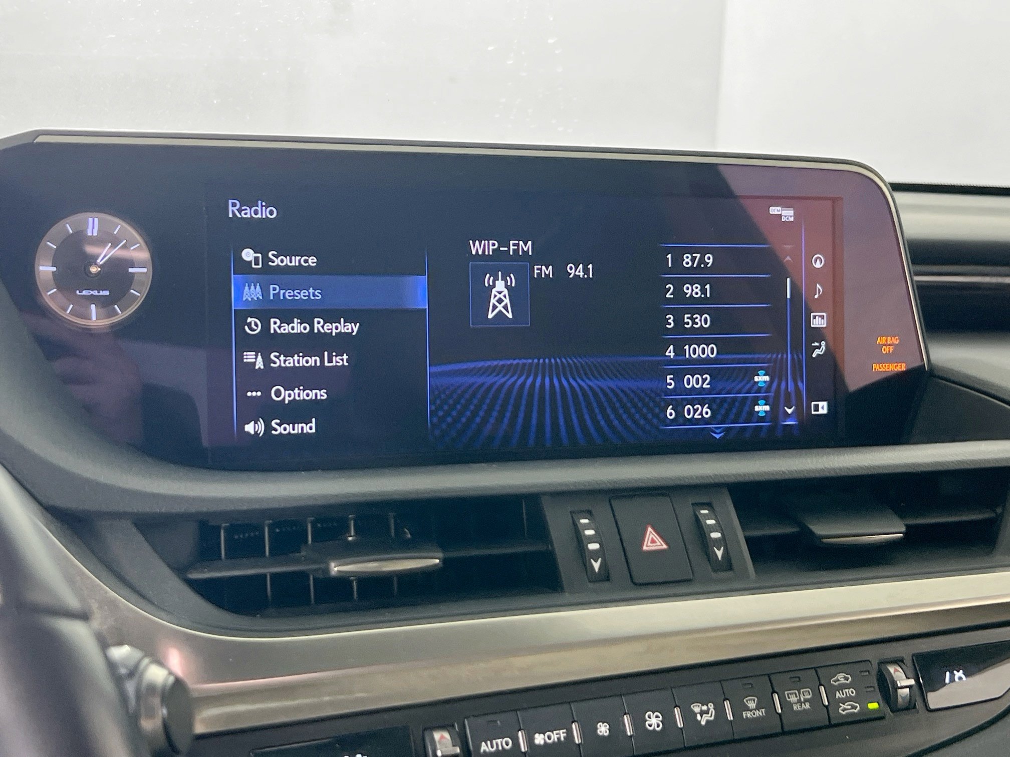 Used 2021 Lexus ES 300h Ultra Luxury w/ Accessory Package 2 image 15