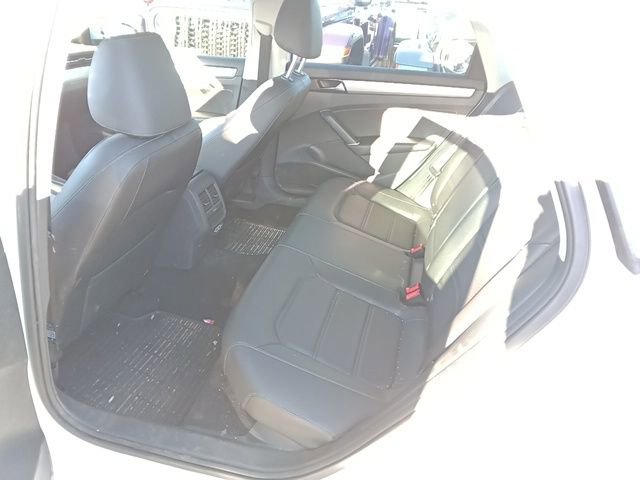Used 2021 Volkswagen Passat 2.0T SE image 11