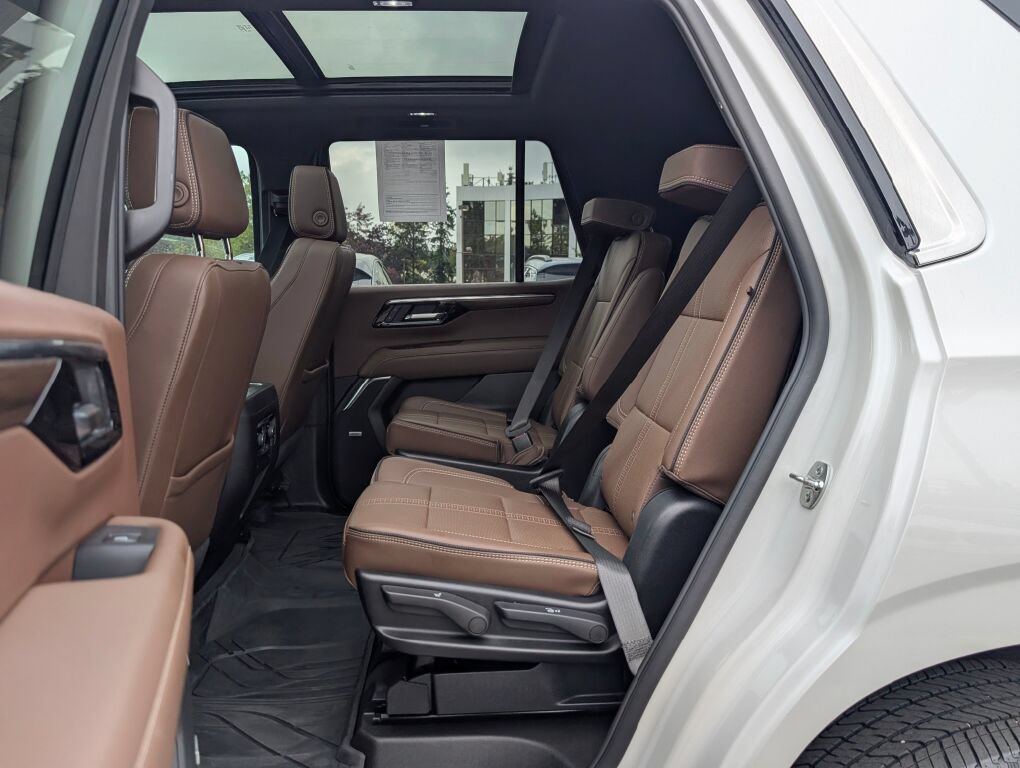 Certified 2025 Chevrolet Tahoe High Country w/ Sun And Tow Package AWD/4WD image 28