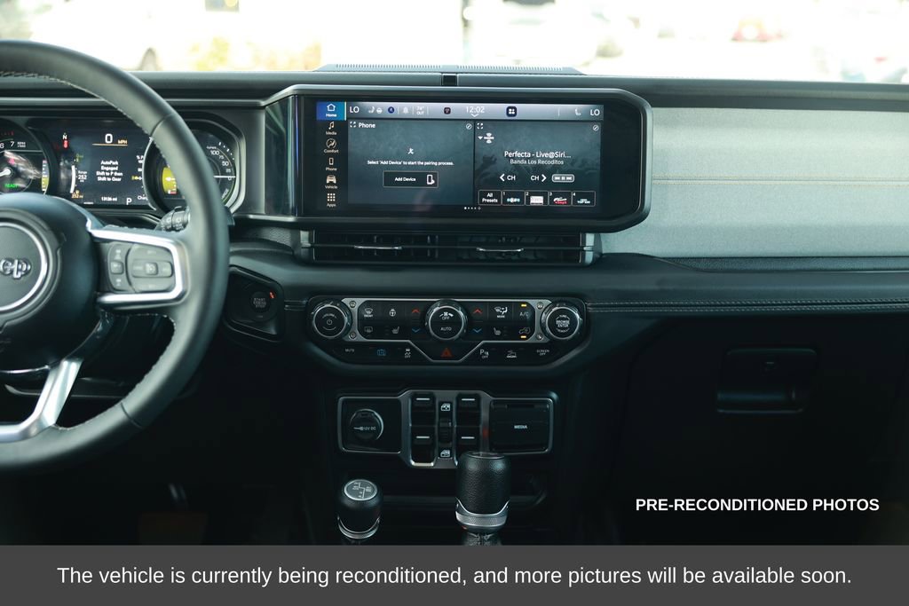 Used 2025 Jeep Wrangler Unlimited Sahara w/ Safety Group image 28