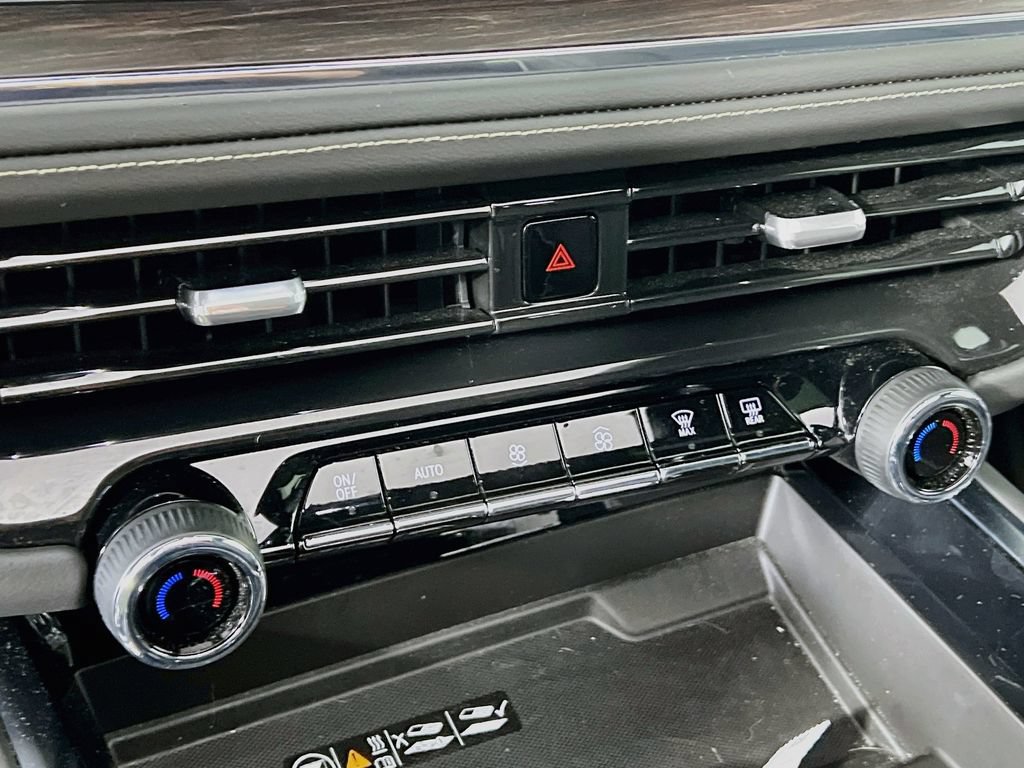Certified 2025 Chevrolet Suburban Premier AWD/4WD image 16