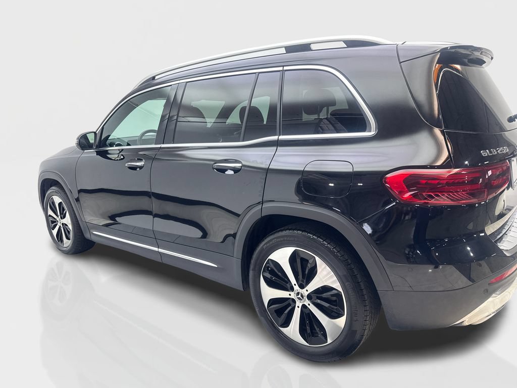 Used 2025 Mercedes-Benz GLB 250 4MATIC image 14