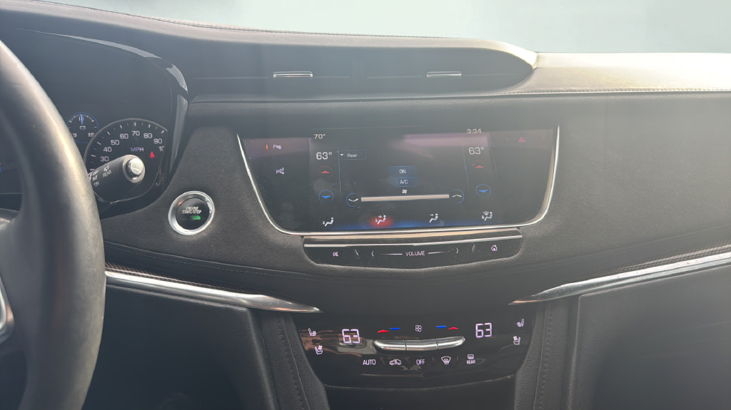 Used 2017 Cadillac XT5 Platinum w/ Driver Assist Package AWD/4WD image 16