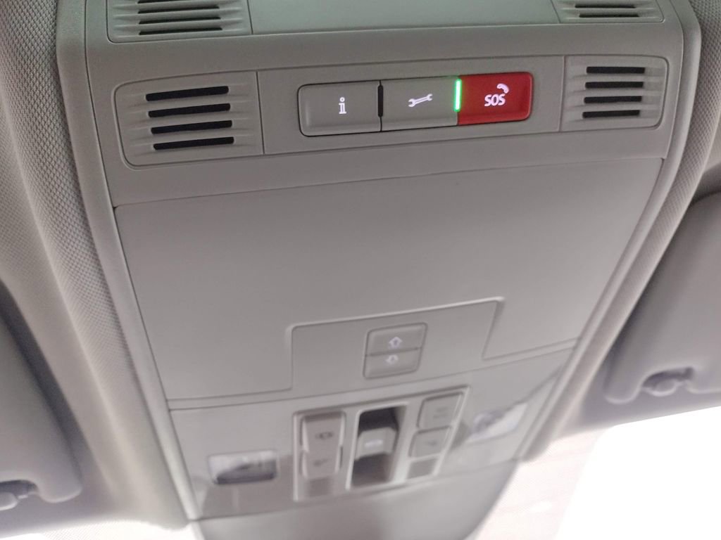 New 2025 Volkswagen Taos SE image 29