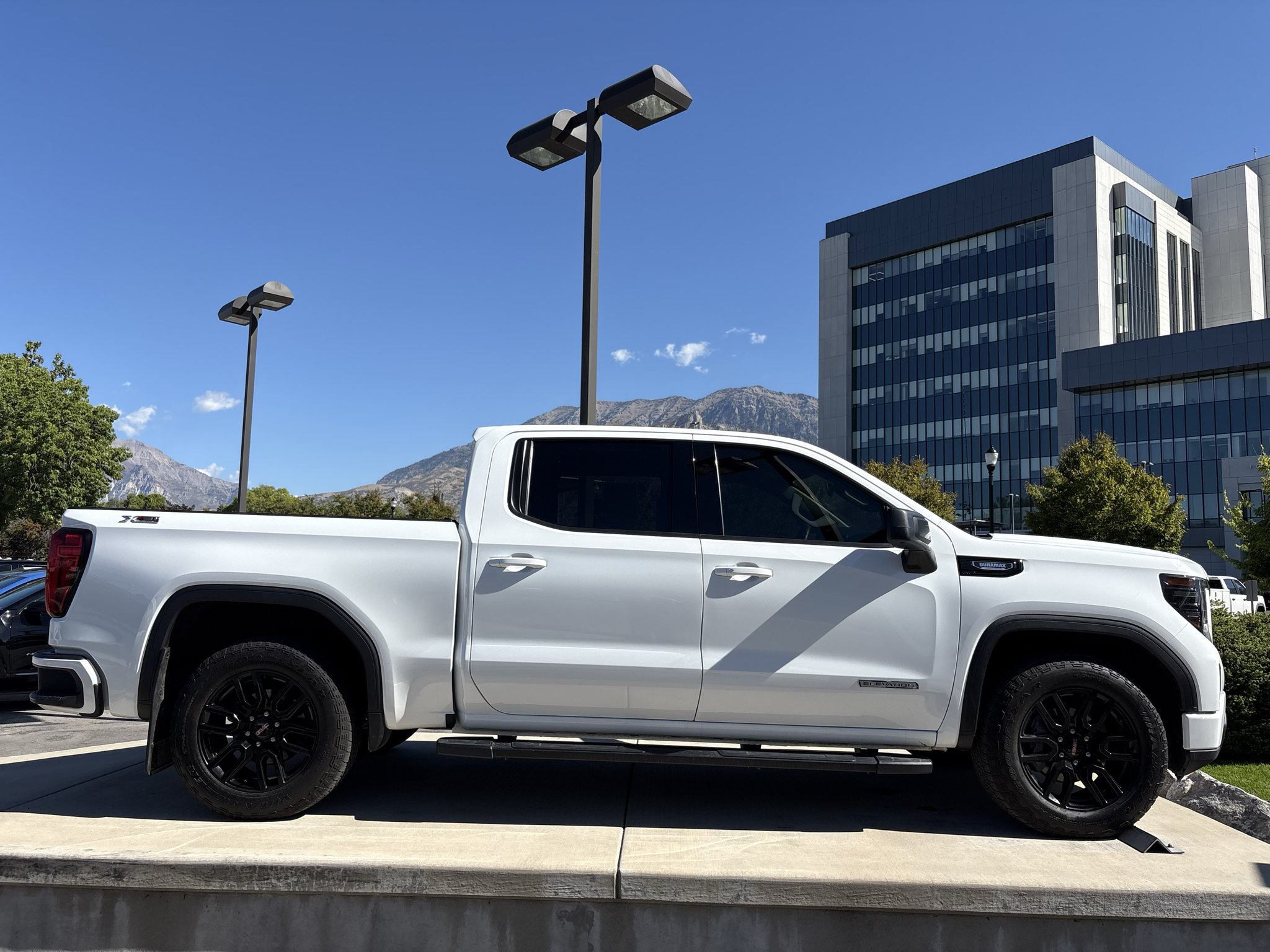 Used 2024 GMC Sierra 1500 Elevation w/ X31 Off-Road Package AWD/4WD image 2