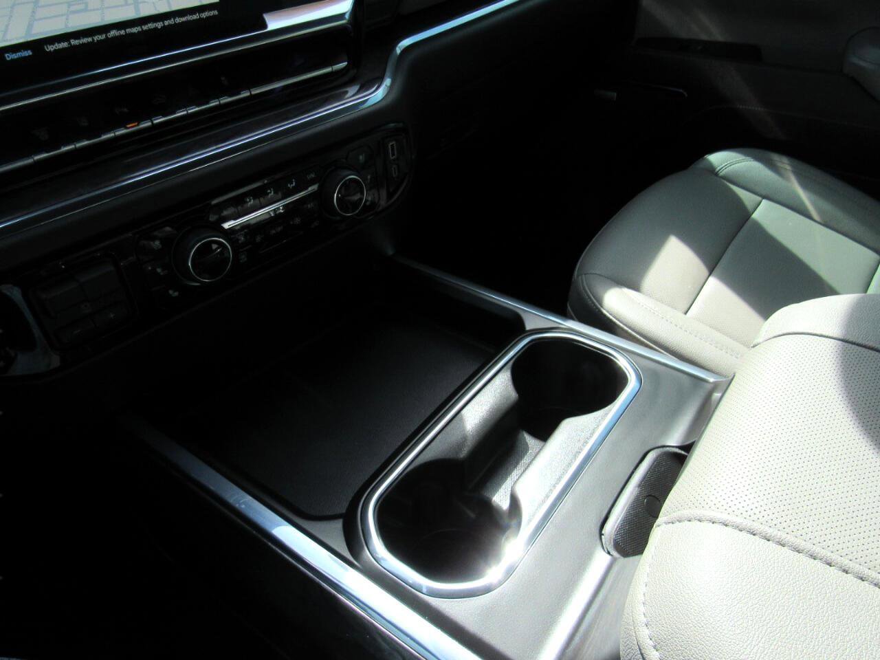 Used 2024 Chevrolet Silverado 3500 LTZ w/ LTZ Convenience Package image 7