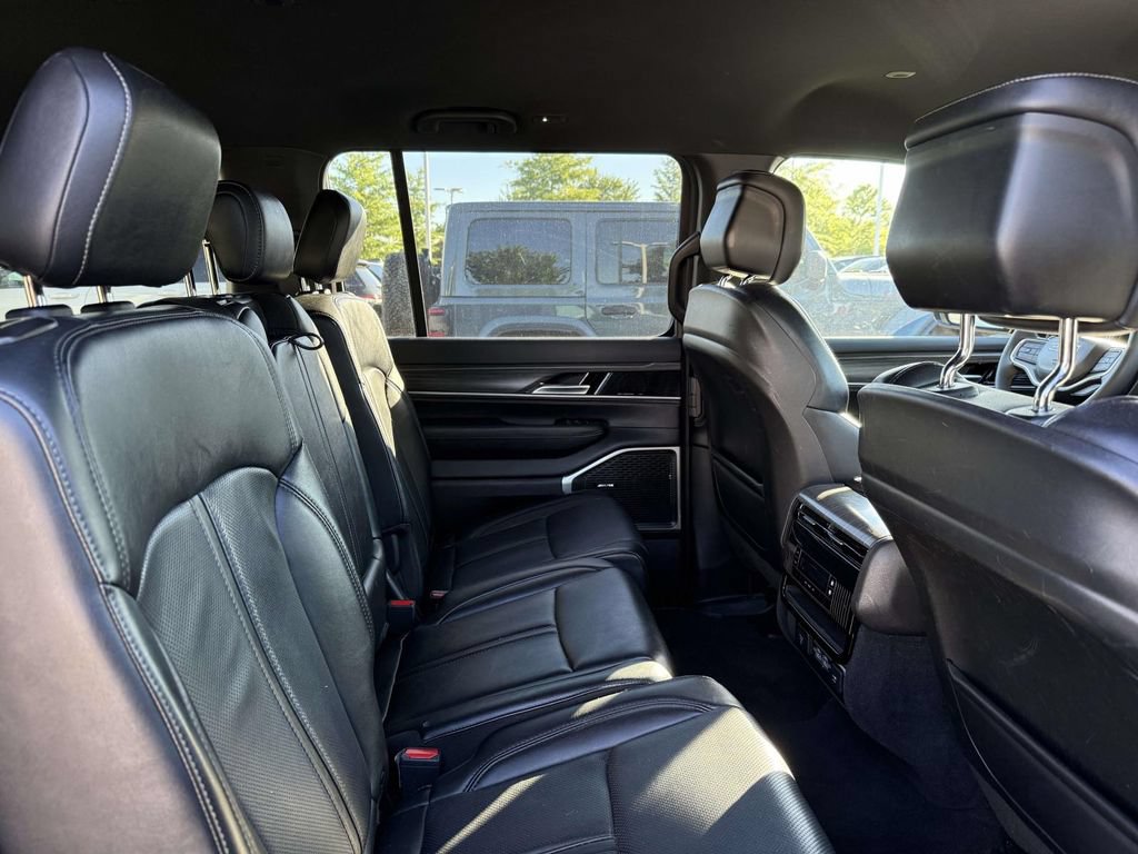 Certified 2024 Jeep Wagoneer L Series II w/ Flexible Seating Group AWD/4WD image 15