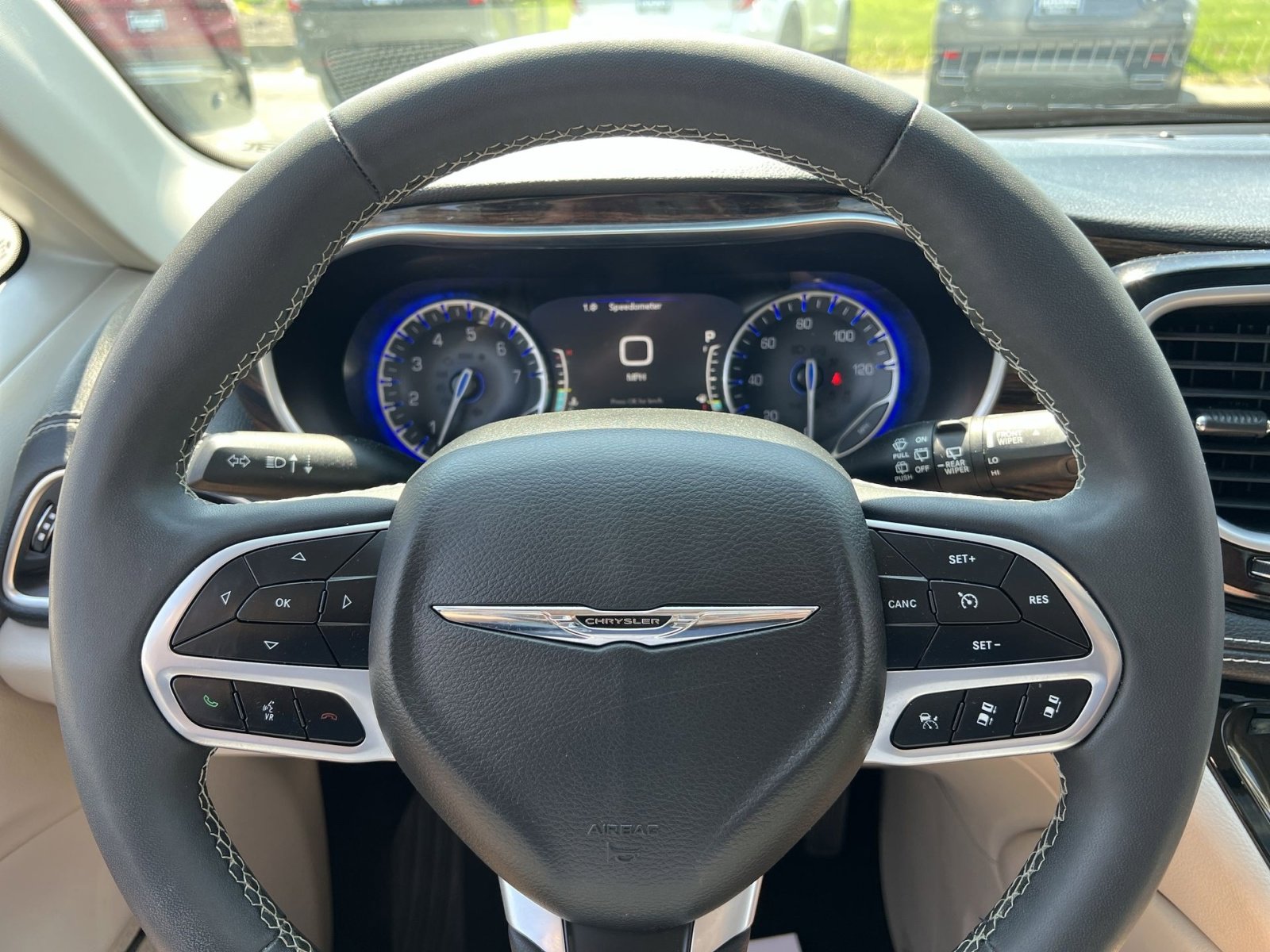 Used 2022 Chrysler Pacifica Limited AWD/4WD image 24