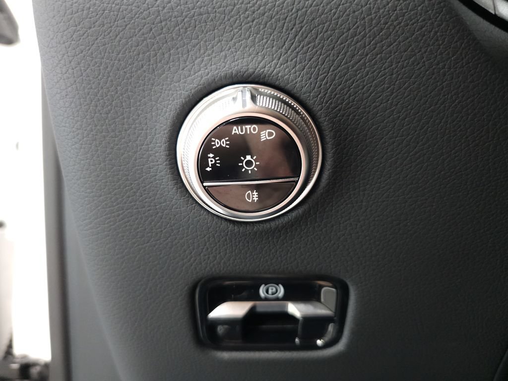 Certified 2026 Mercedes-Benz GLC 300 4MATIC image 9