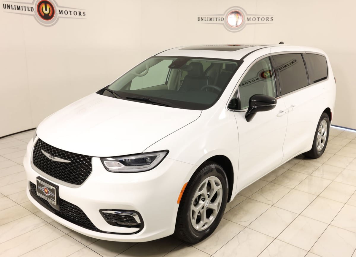 Used 2024 Chrysler Pacifica Limited FWD image 35