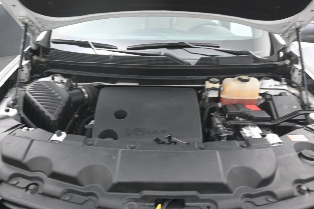 Used 2022 Chevrolet Traverse LS w/ Midnight/Sport Edition FWD image 11