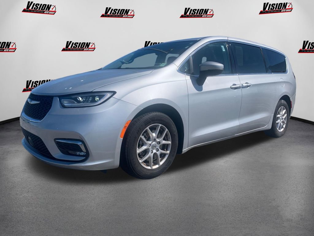 Used 2023 Chrysler Pacifica Touring-L FWD image 1