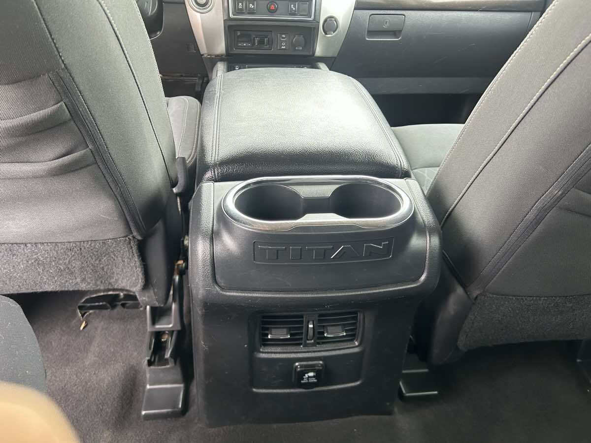 Used 2016 Nissan Titan SV RWD image 9
