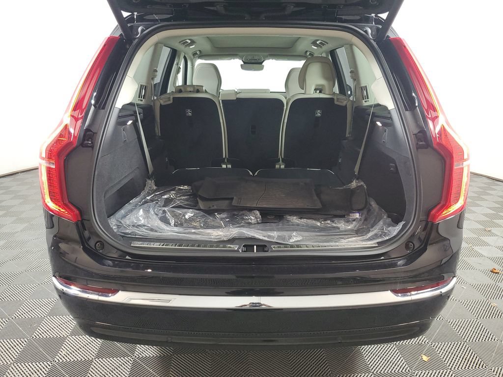 Certified 2025 Volvo XC90 B5 Plus w/ Protection Package AWD/4WD image 10