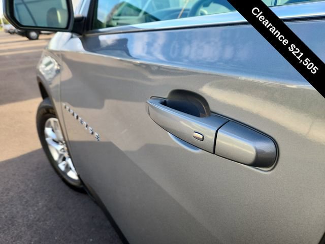 Used 2023 Chevrolet Traverse LS image 17