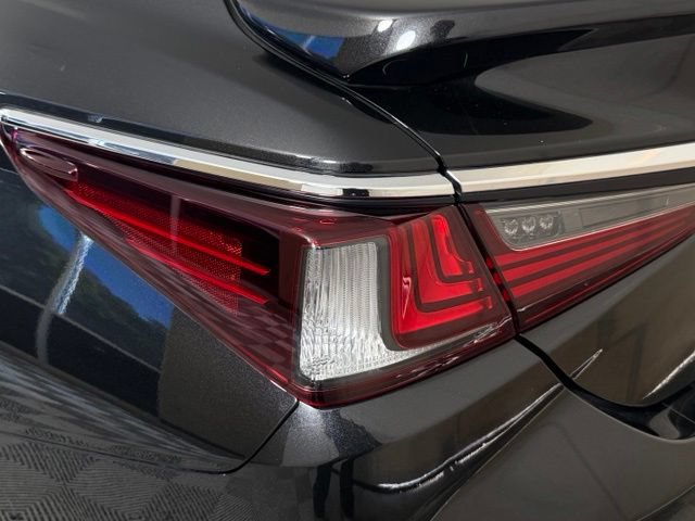 Used 2025 Lexus ES 300h w/ Technology Package FWD image 13
