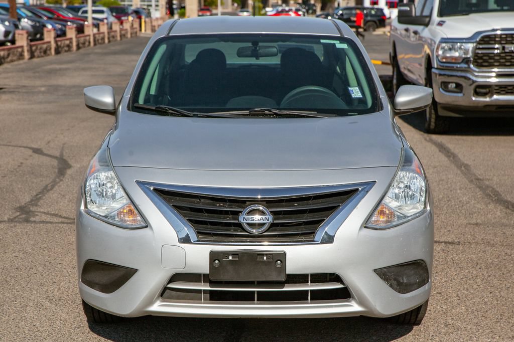 Used 2017 Nissan Versa SV FWD image 3