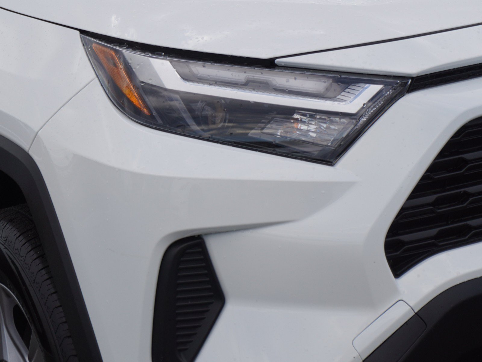 Used 2024 Toyota RAV4 LE AWD/4WD image 3