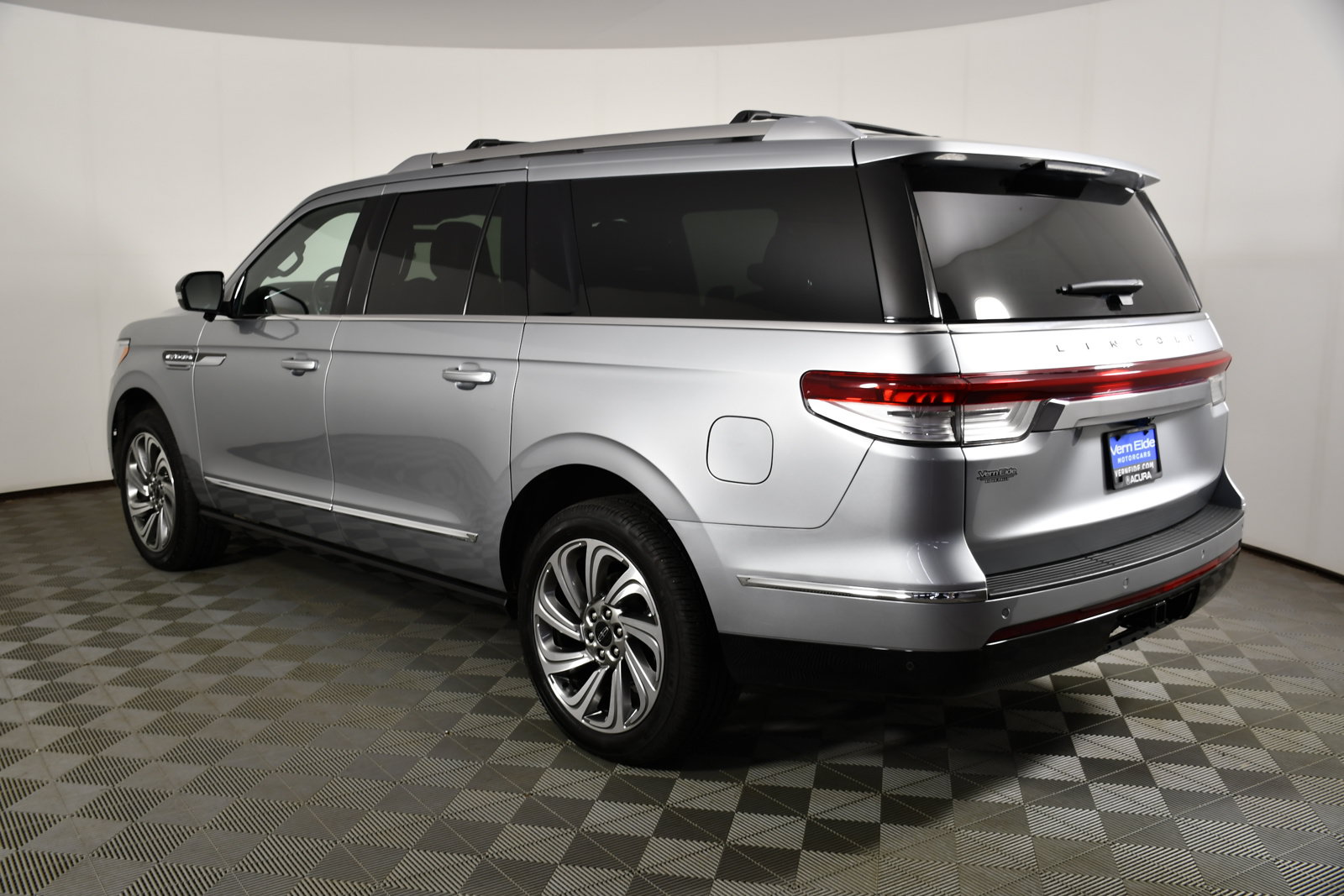 Used 2023 Lincoln Navigator L Reserve AWD/4WD image 8