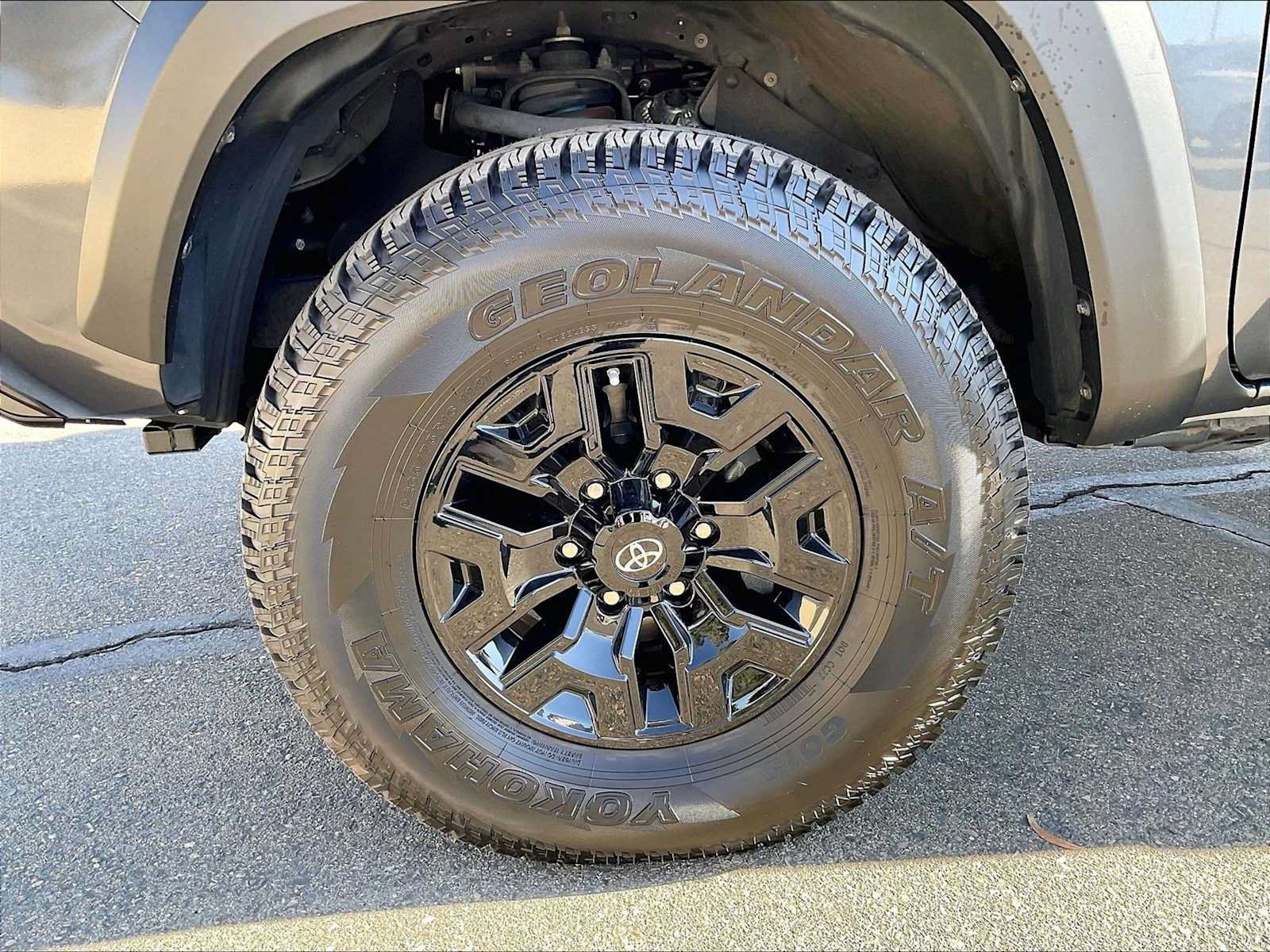 Used 2021 Toyota Tacoma TRD Off-Road AWD/4WD image 13