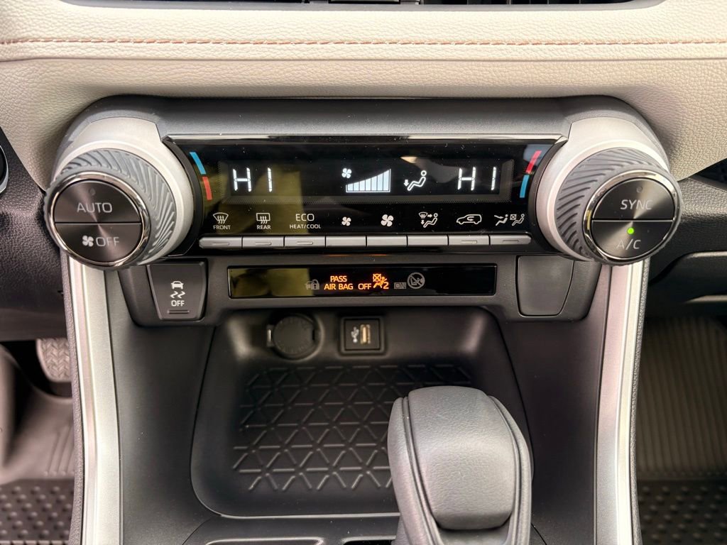 Used 2025 Toyota RAV4 XLE image 18