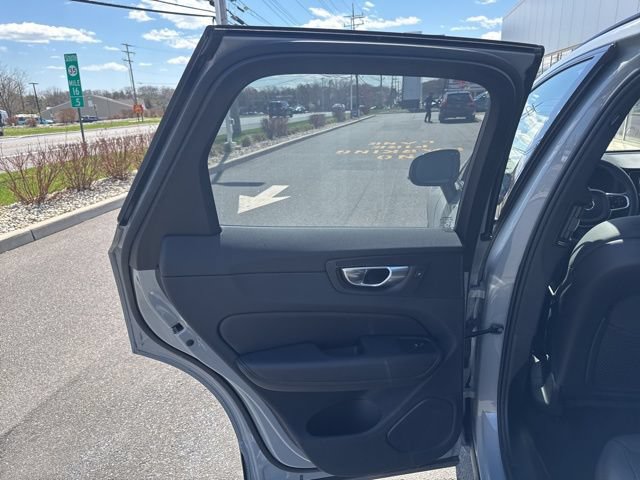 Certified 2025 Volvo XC60 B5 Plus AWD/4WD image 16