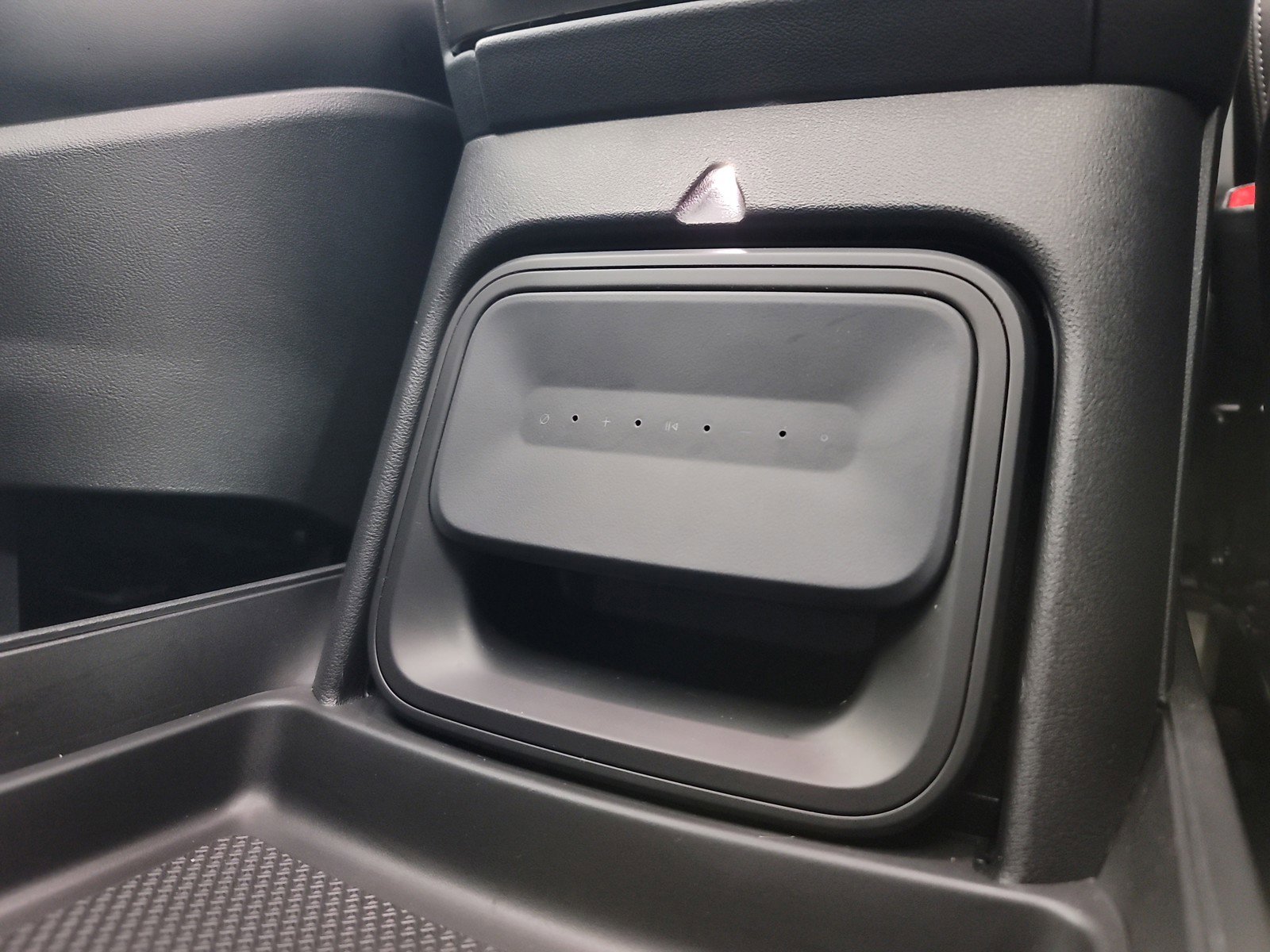 Used 2024 Rivian R1S Adventure AWD/4WD image 33