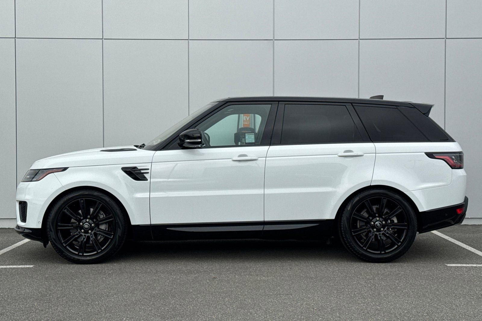 Used 2021 Land Rover Range Rover Sport HSE Silver Edition image 2