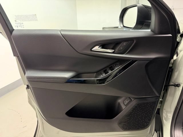 Used 2025 Chevrolet Equinox LT w/ Convenience Package II FWD image 11